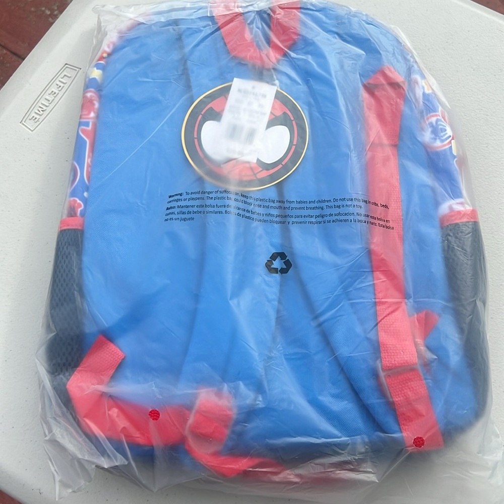 Marvel Spidey 5 pieces backpack, lunch kit, case, keychain and carabiner - Picture 3 of 6
